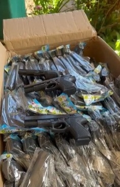 Carga de armas de brinquedo e brinquedos ilegais são apreendidos pela PRF