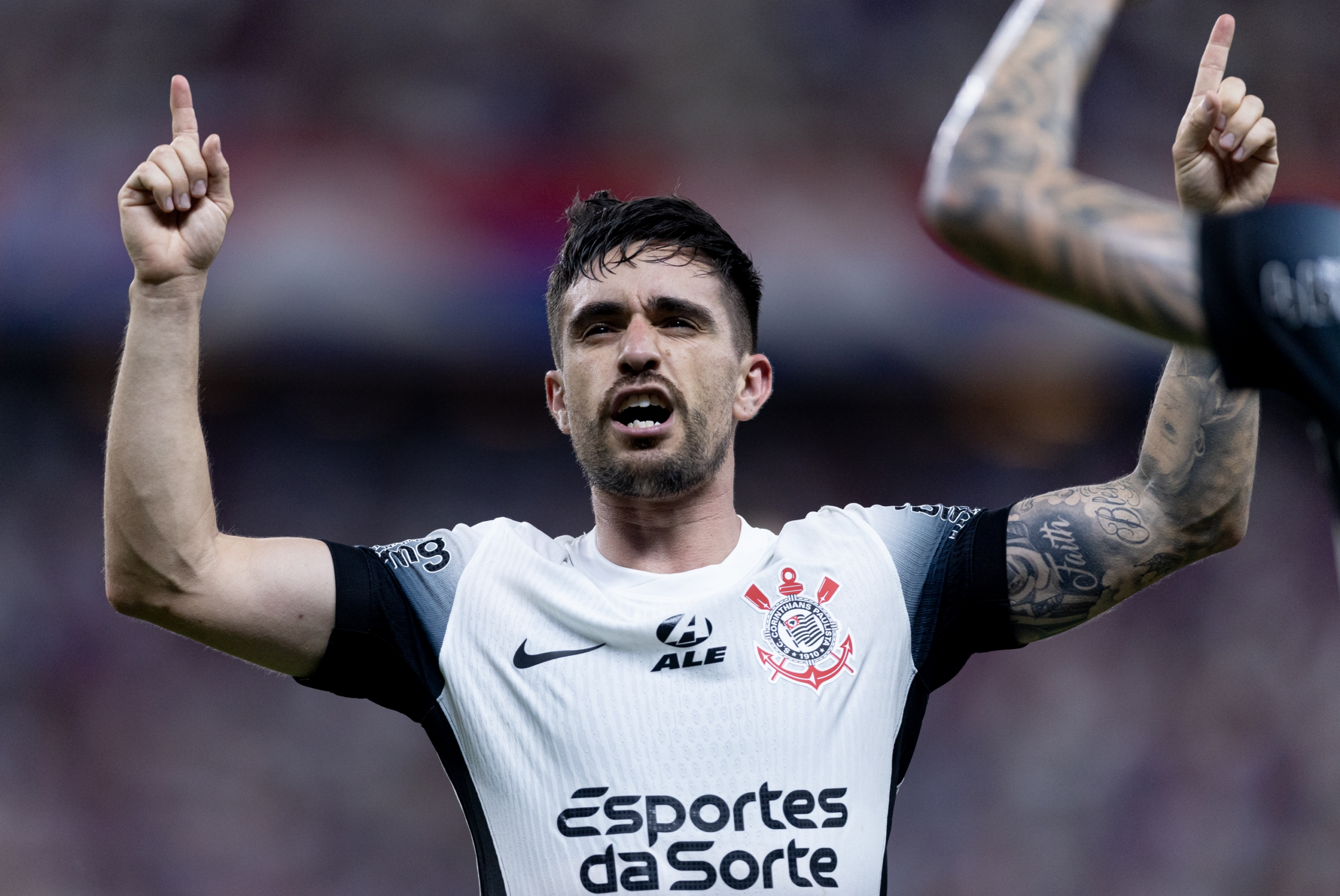 Corinthians bate o Fortaleza e larga em vantagem