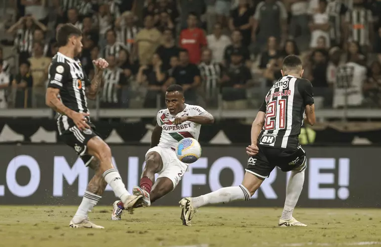 Fluminense e Atlético Mineiro duelam nas quartas de final