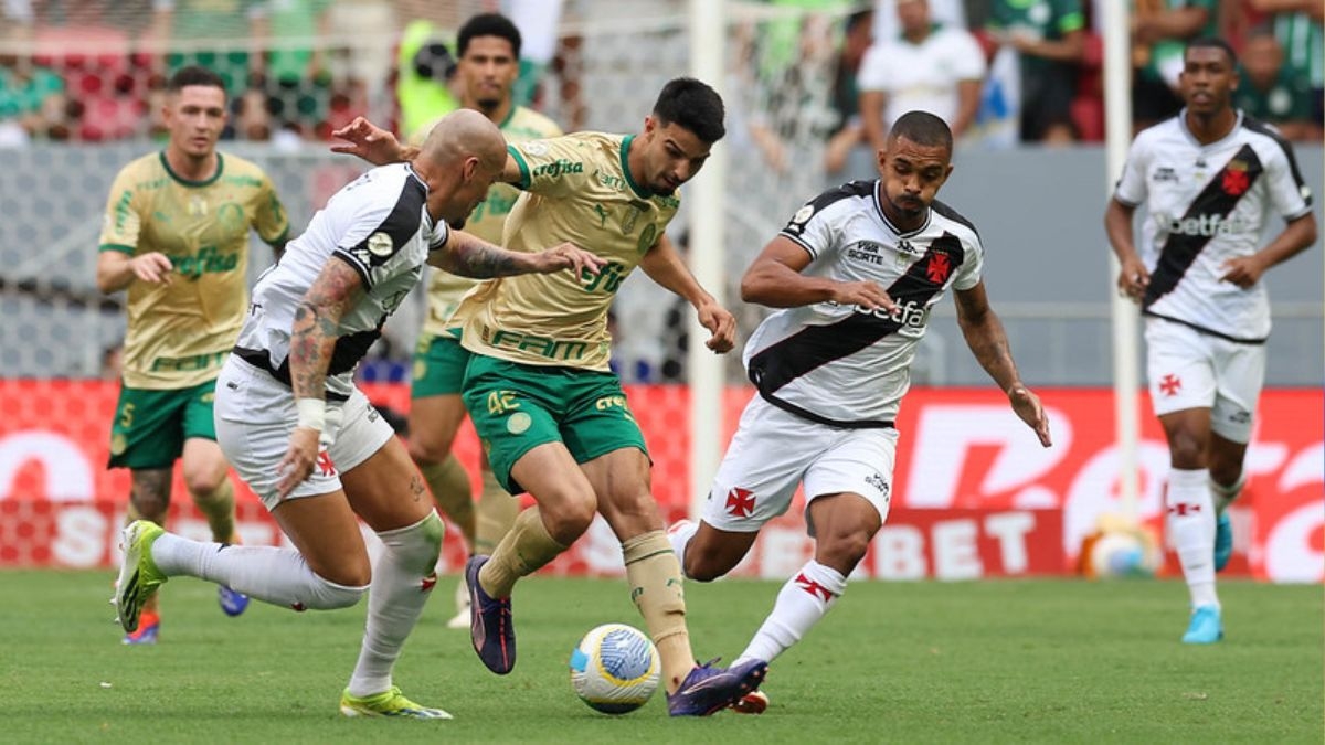 Palmeiras bate o Vasco e persegue a liderança