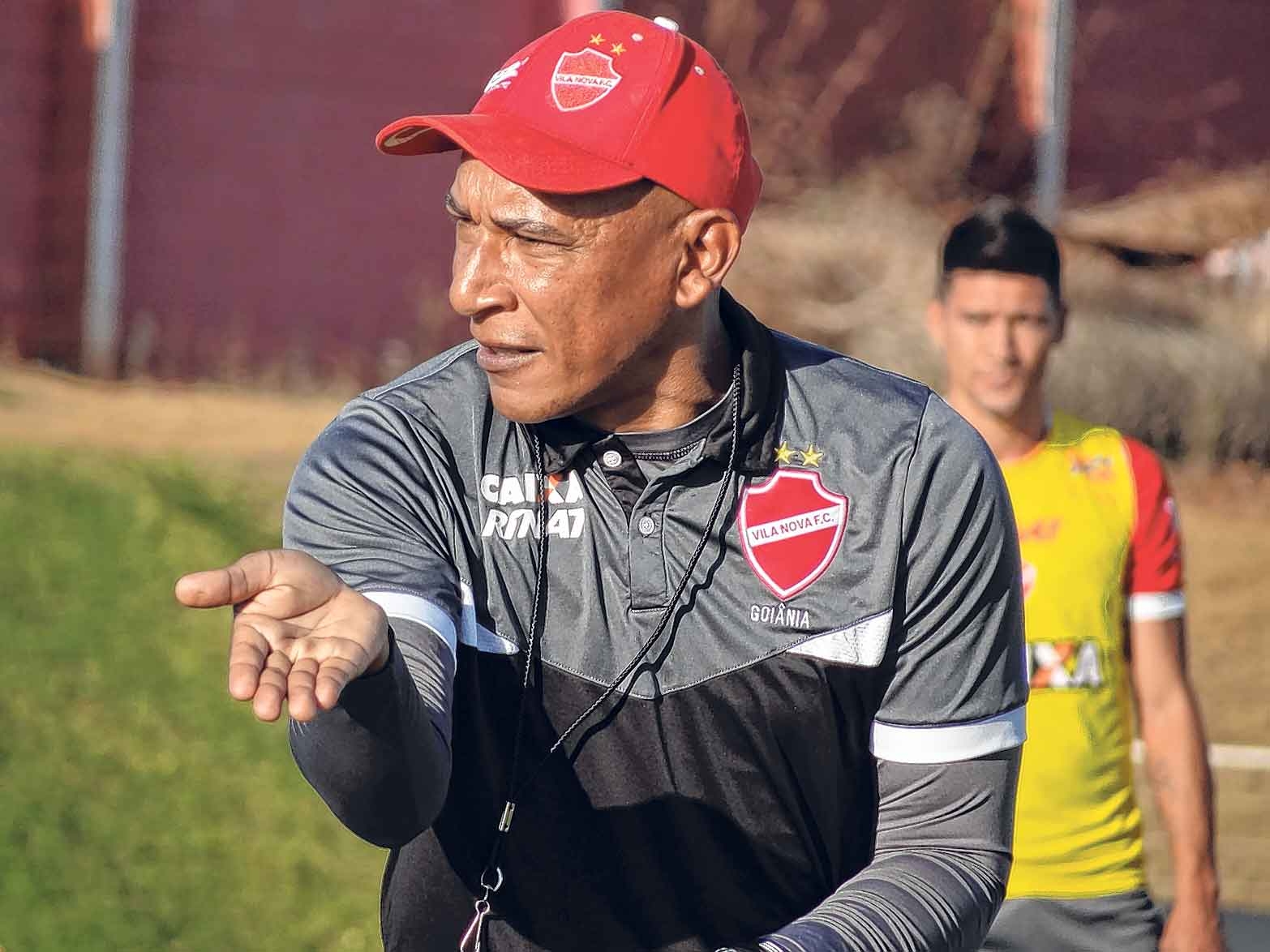 Treinador tenta explicar empates como mandante