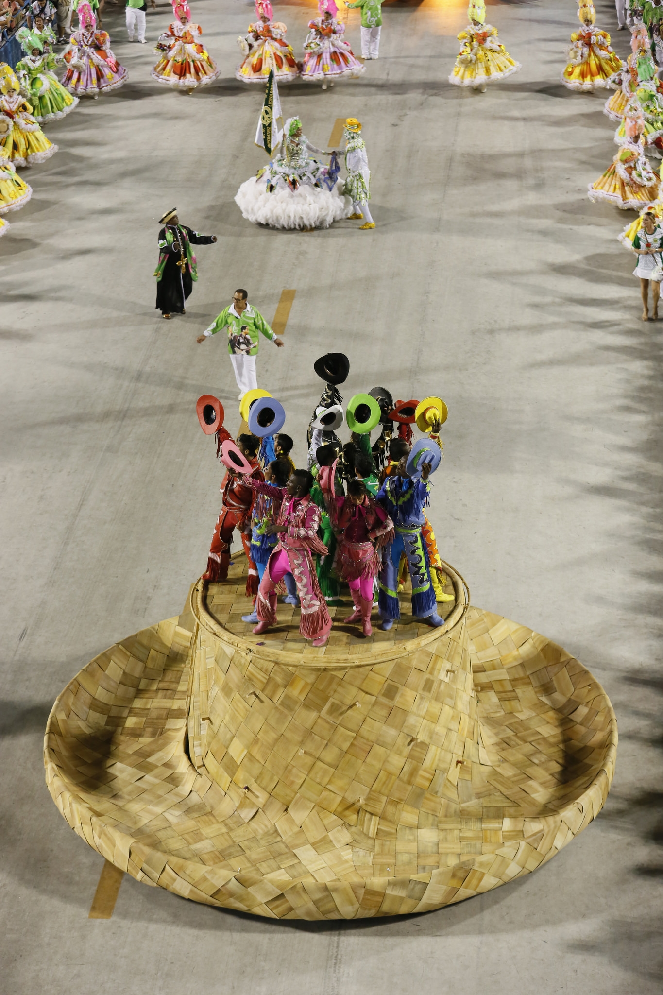 Imperatriz Leopoldinense homenageou Zezé di Camargo e Luciano na Sapucaí