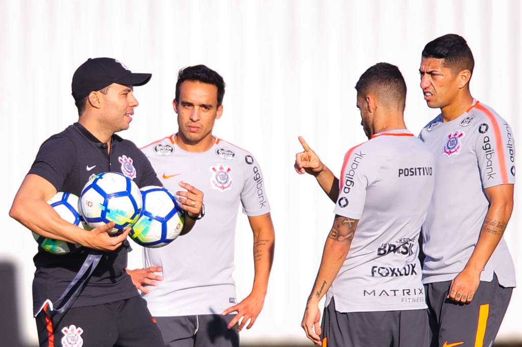 Jair Ventura comanda primeiro treino no clube