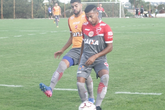 Maguinho comemora momentos dentro e fora de campo