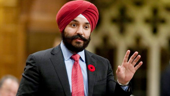 Ministro do Canadá denuncia discriminação que passou nos EUA por usar turbante