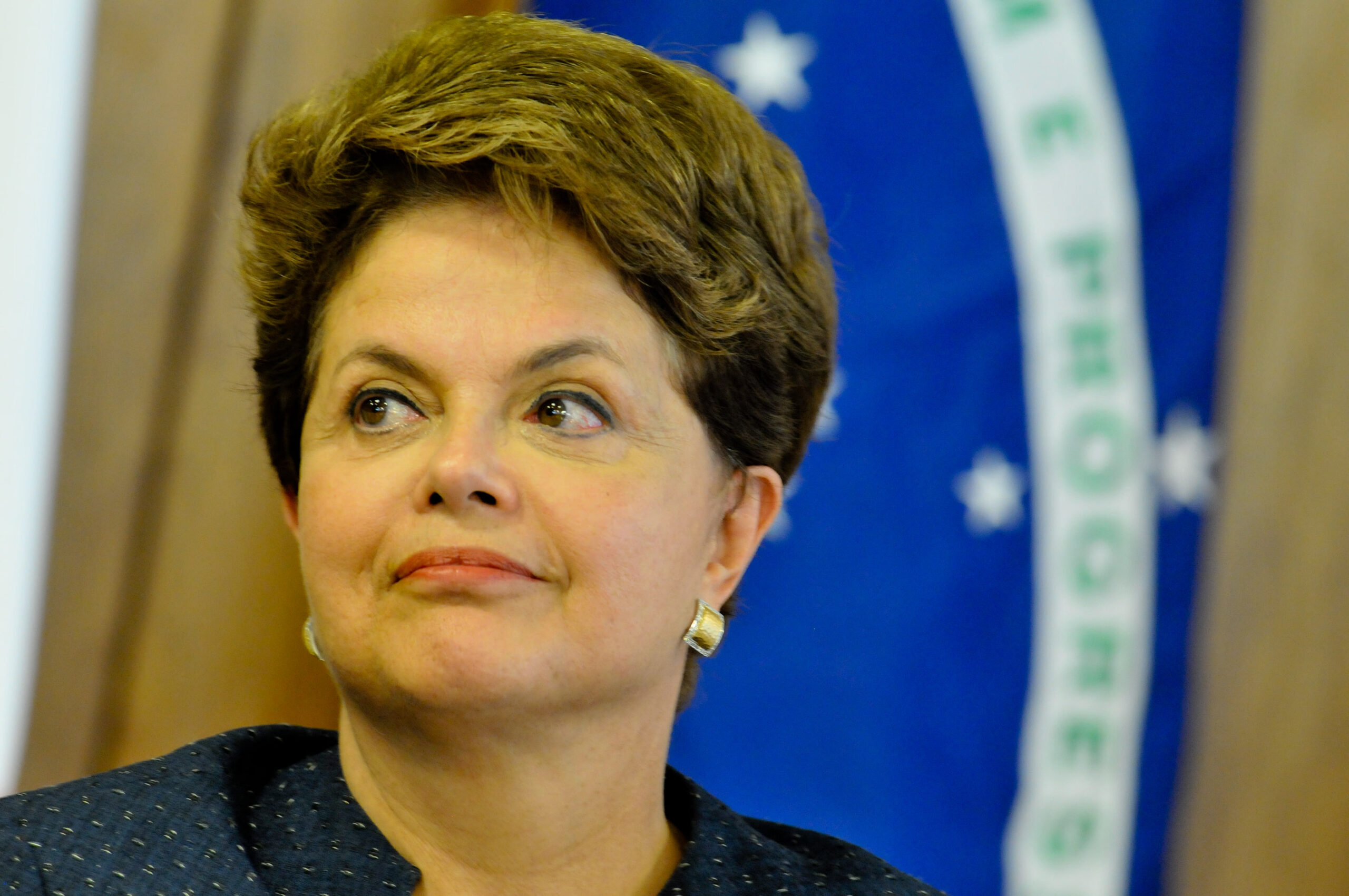 DF - DILMA/FILLON - POLÍTICA - A presidente Dilma Rousseff e fala à imprensa após reunião com o primeiro-ministro da França, François Fillon,  no Palácio do Planalto, em Brasília,   nesta quinta-feira.   15/12/2011 - Foto: PEDRO LADEIRA/FRAME/AE