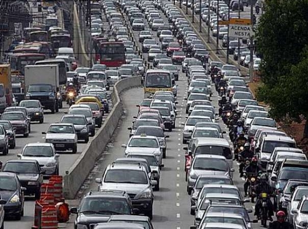 Um carro a cada dois goianos