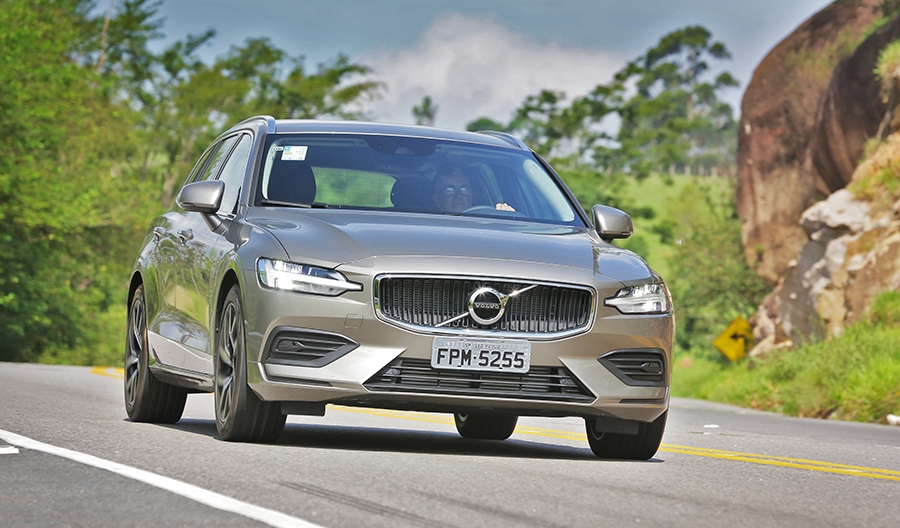 Volvo apresenta novo station wagon V60 turbo no Brasil