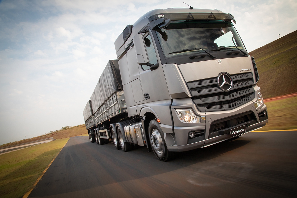 Mercedes-Benz Actros 2020: O caminhão que freia sozinho