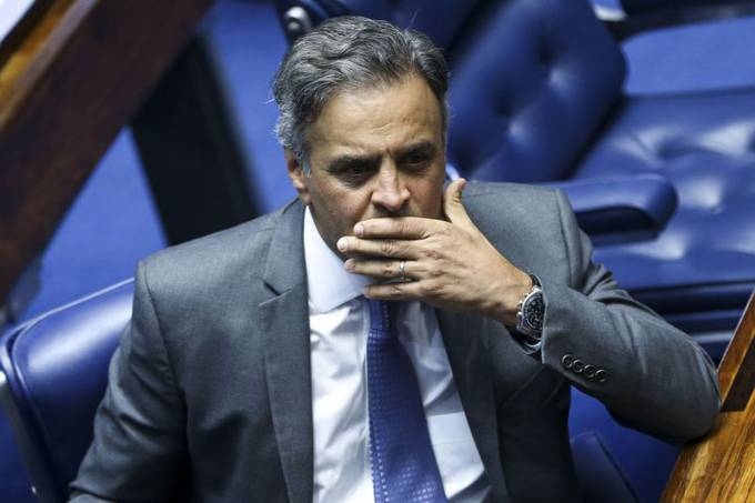 Aécio envia carta a senadores para pedir revogação de medidas cautelares