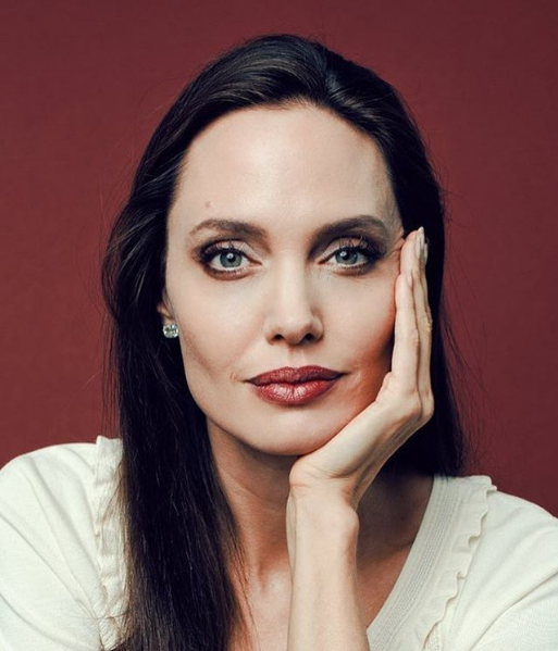 Angelina Jolie recusa R$ 327 milhões em acordo de divórcio