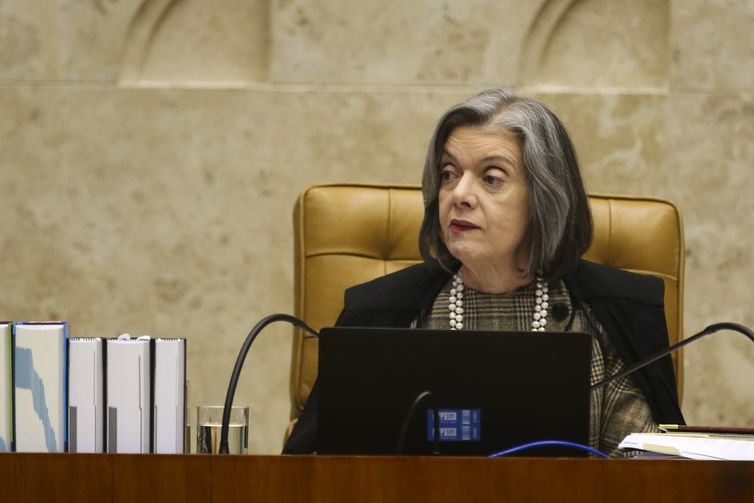 Cármen Lúcia comanda pela última vez sessão no Conselho Nacional de Justiça