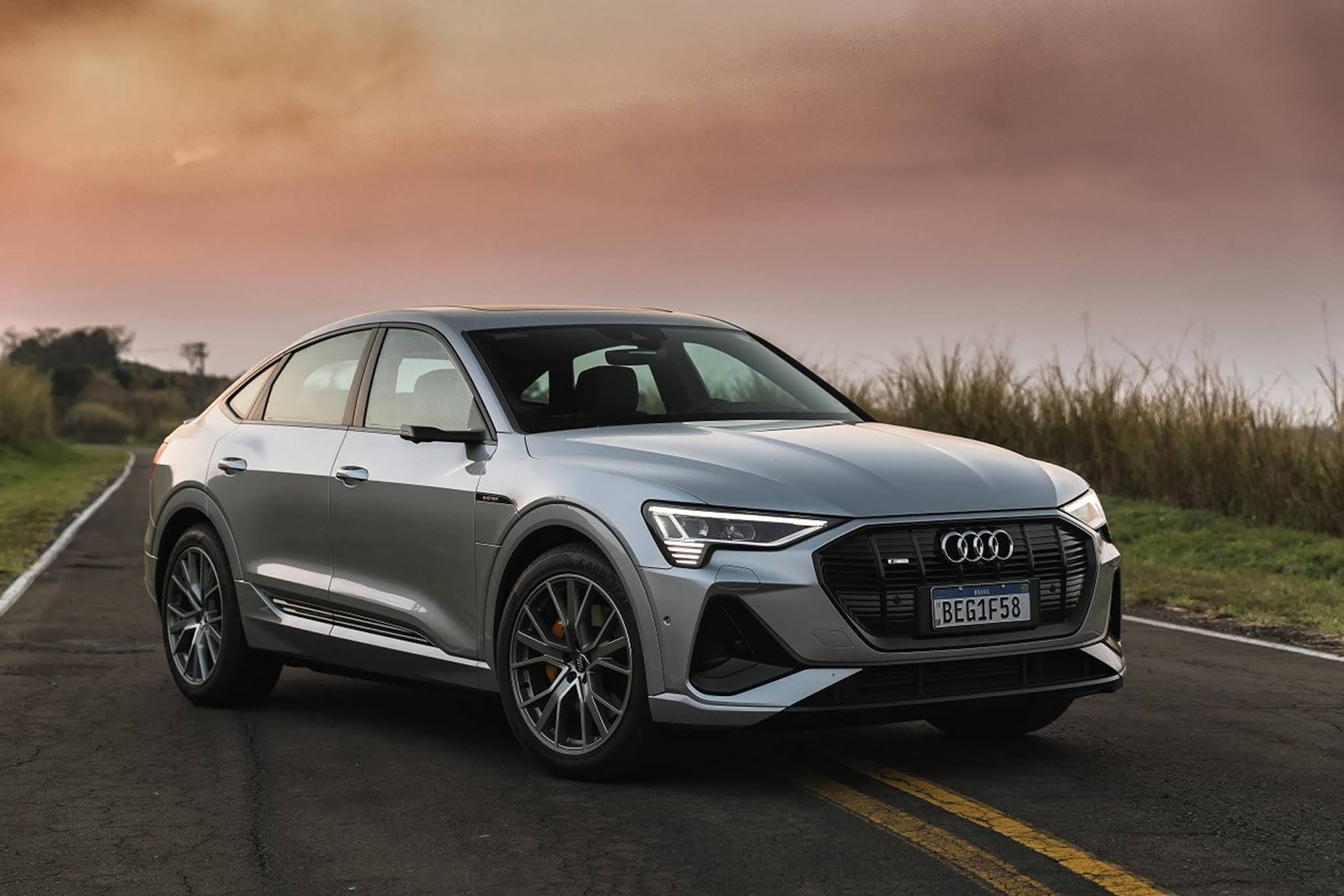 Audi e-tron 2021 estreia faróis Full LED Digital Matrix no Brasil