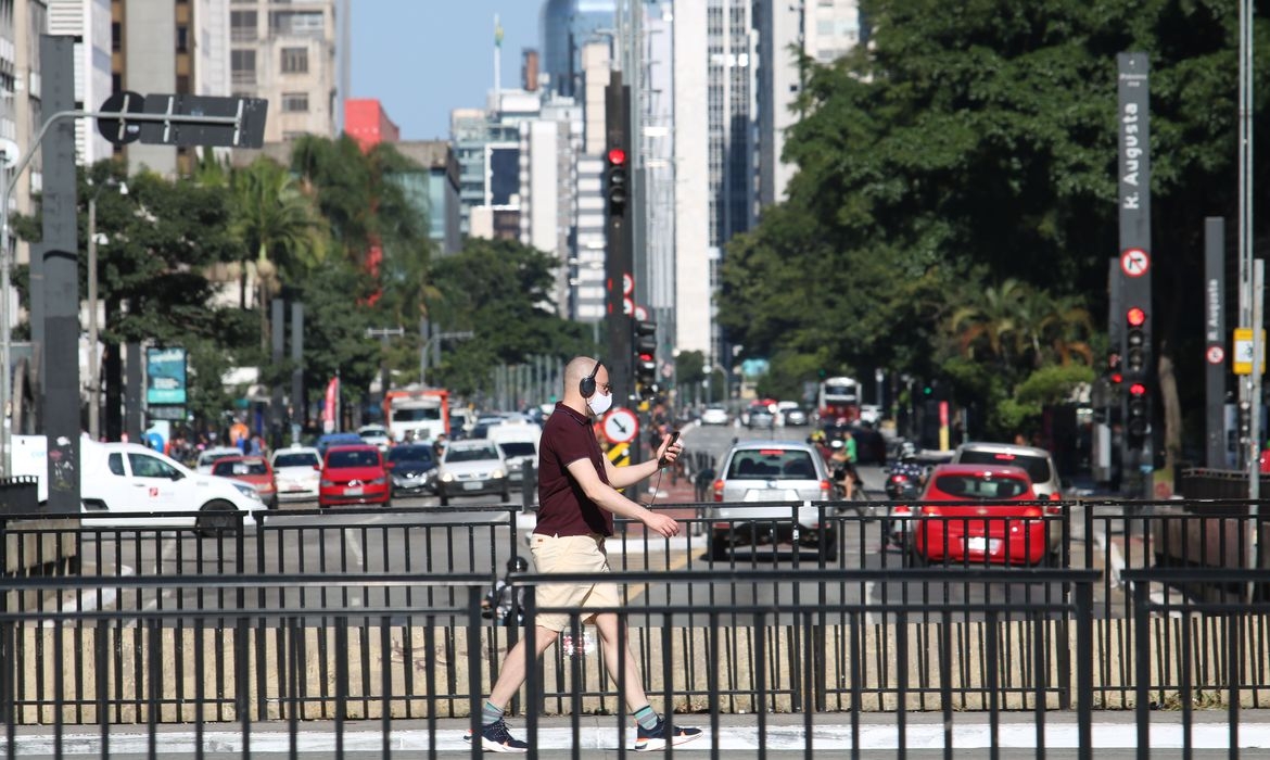 No Brasil, 107,7 mil casos de Coronavírus