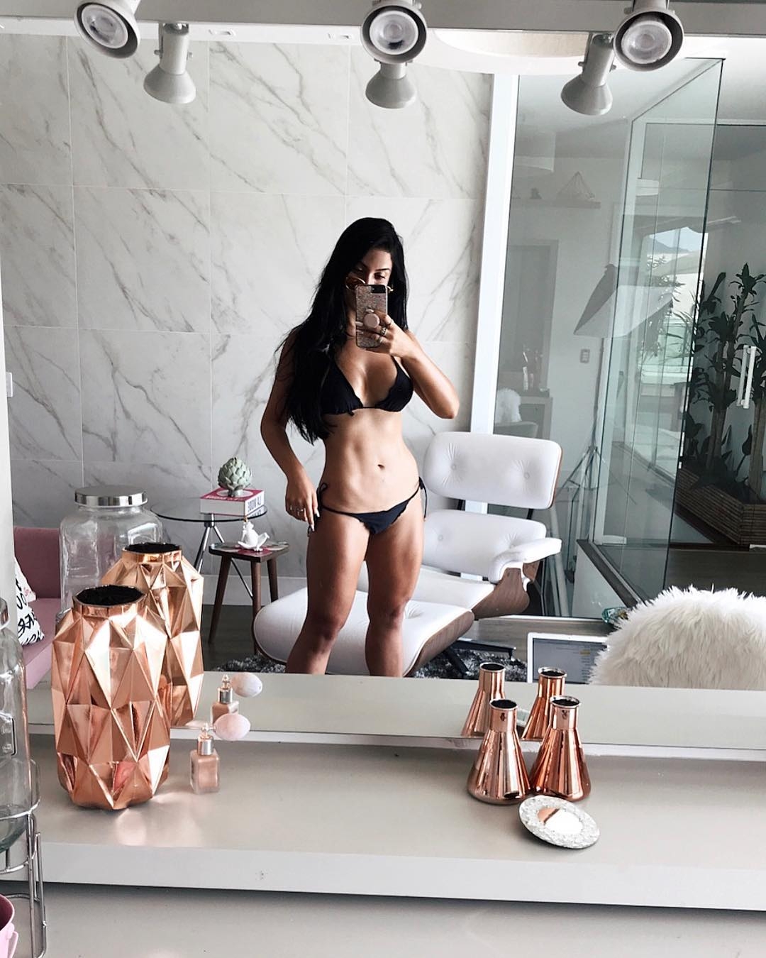 Blogueira Bianca Andrade mais conhecida pelo seu canal "Boca Rosa" assumiu que fez lipo