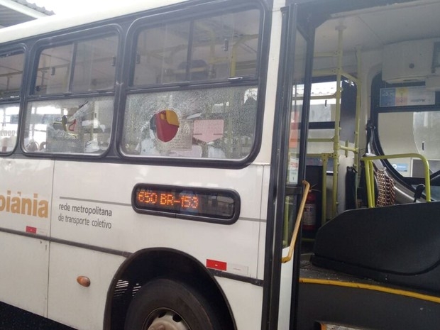 Briga de torcidas do Goiás e Vila Nova deixam 2 feridos em Aparecida de Goiânia