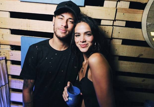 Bruna Marquezine acredita que será mãe cedo. Veja o vídeo: