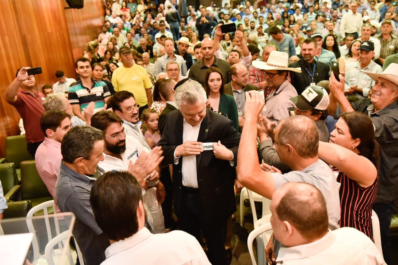 Governador encampa luta de produtores durante encontro com setor leiteiro