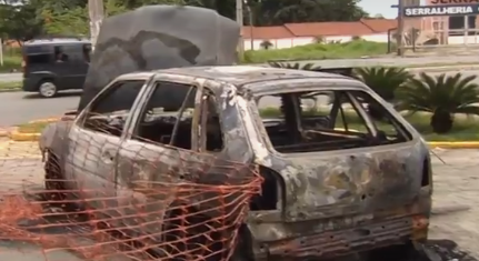 Carro é incendiado em posto de combustíveis em Aparecida de Goiânia