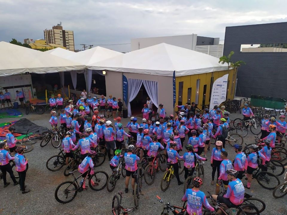 Anapolinos pedalam em favor da prevenção do câncer de próstata neste domingo, 24