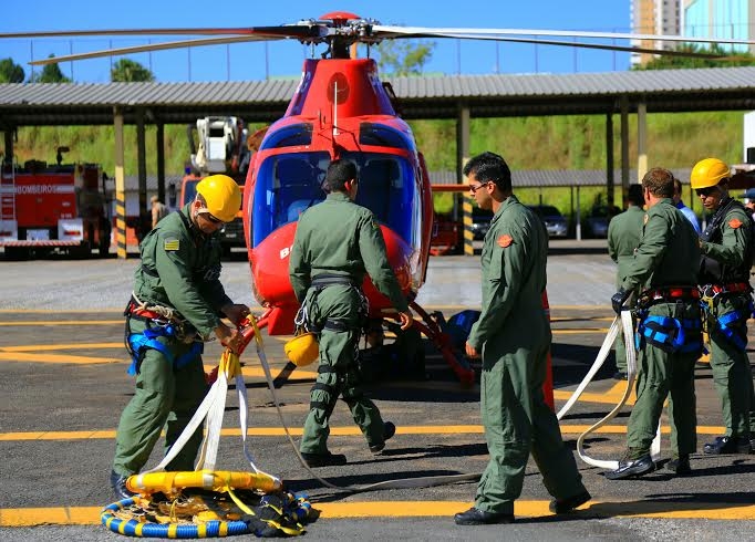 Corpo de Bombeiros treina equipe para salvamento de vítimas