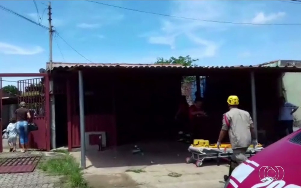 Incêndio em casa de Goiânia mata pai e filha 