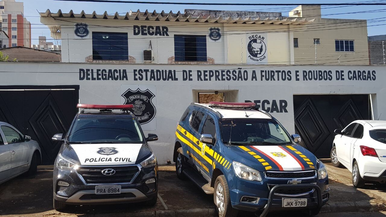 Cinco suspeitos de roubar cargas de alimentos são presos em Goiás