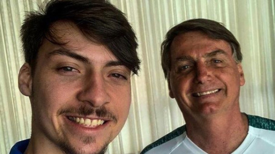 Renan Bolsonaro é investigado pela PF por tráfico de influência