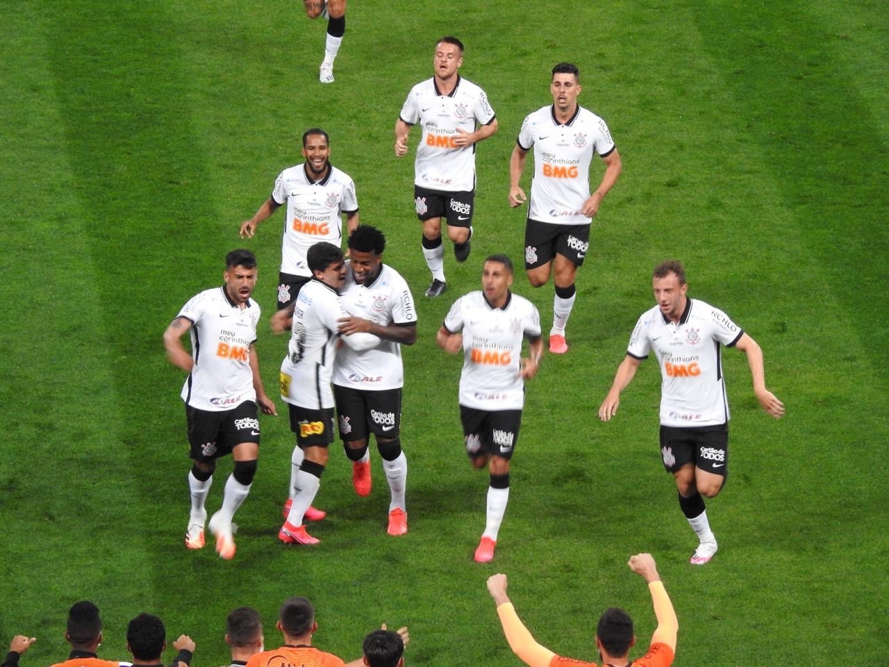 No retorno do Campeonato Paulista, Corinthians vence o Palmeiras e mantêm chances de classificação