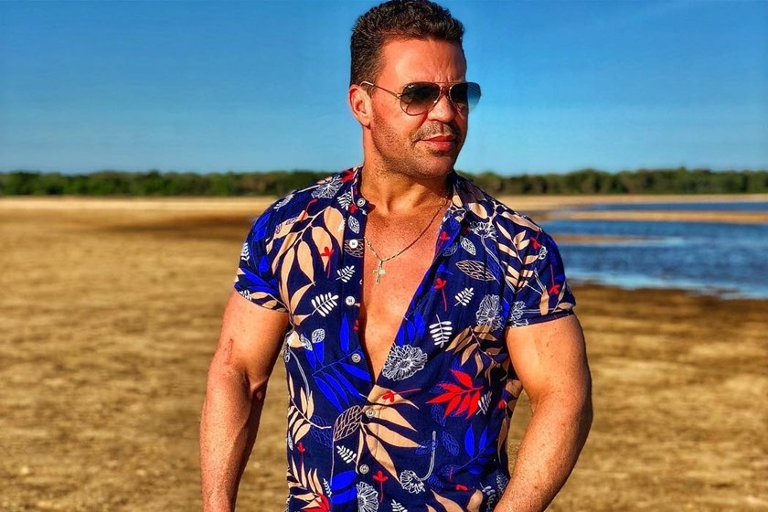 Eduardo Costa assume outra sexualidade