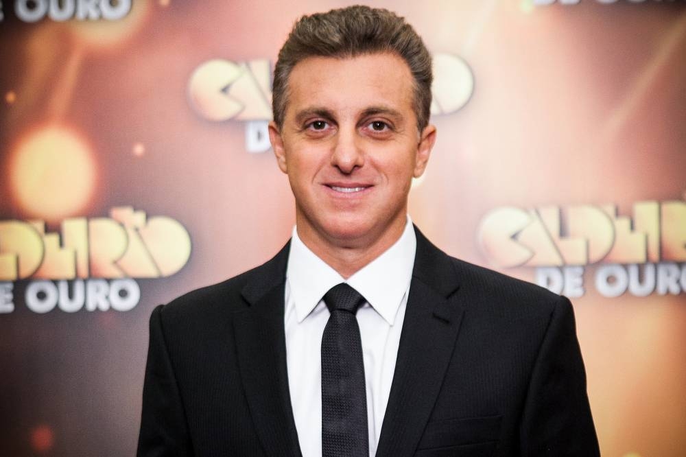 Luciano Huck anuncia nesta segunda-feira que não irá disputar eleições, afirma colunista