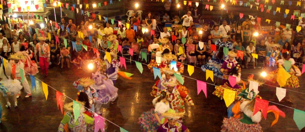 Festa junina em Goiânia arrecada agasalhos para doação