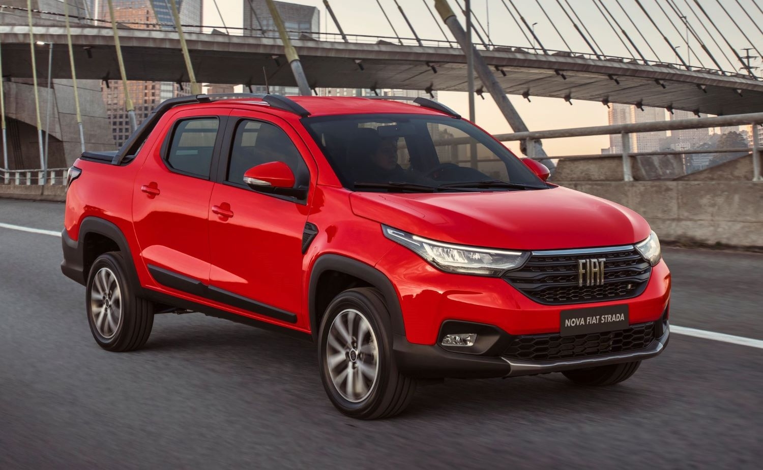 Fiat Strada 2021 "mira" a liderança entre as picapes