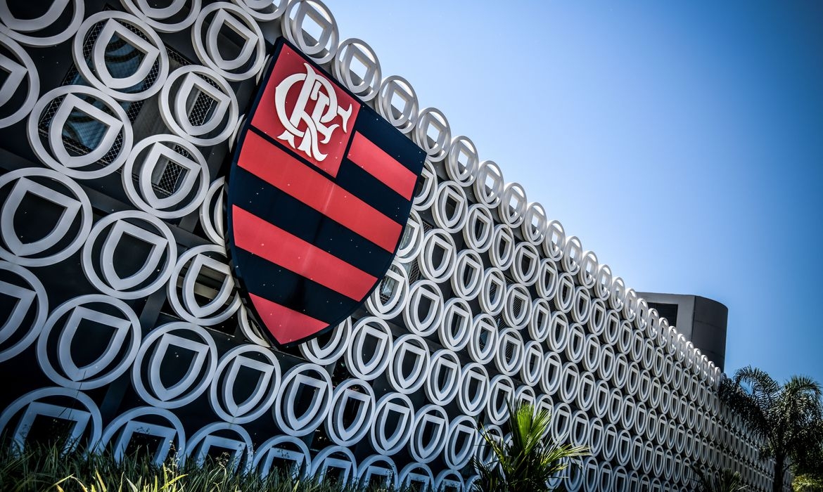 Funcionários do Flamengo testam positivo para a covid-19