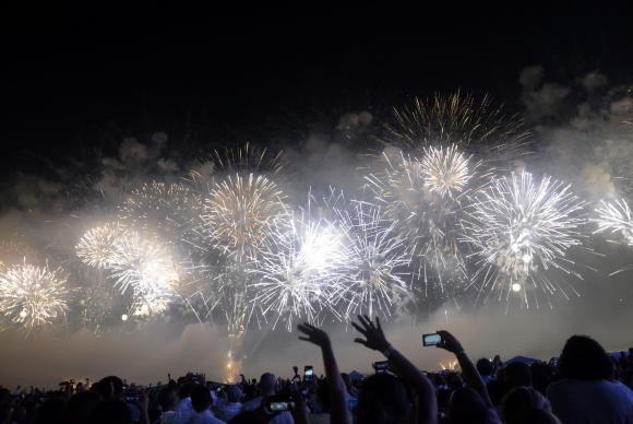 Barulho excessivo nas festas de fim de ano pode afetar audição