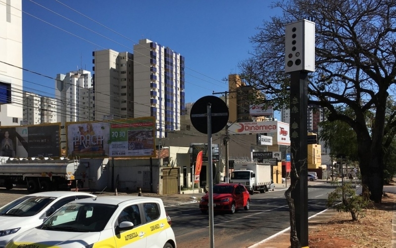 Fotossensores instalados na Avenida Universitária começam a multar