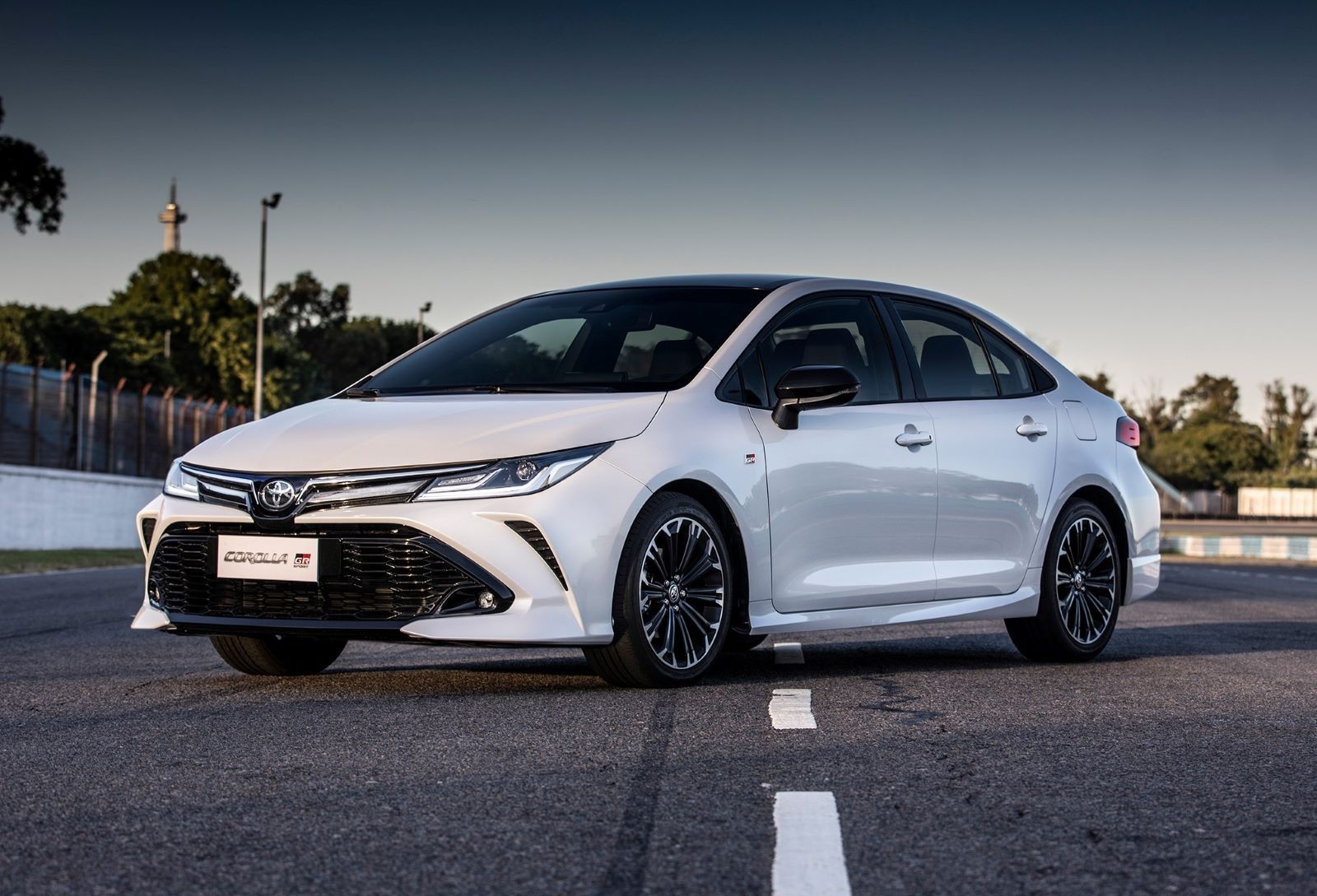 Toyota Corolla GR-S chega às revendas com preço de R$ 151.990