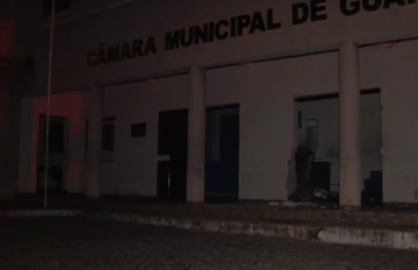 Grupo explode caixa eletrônico dentro da Câmara Municipal de Guapó