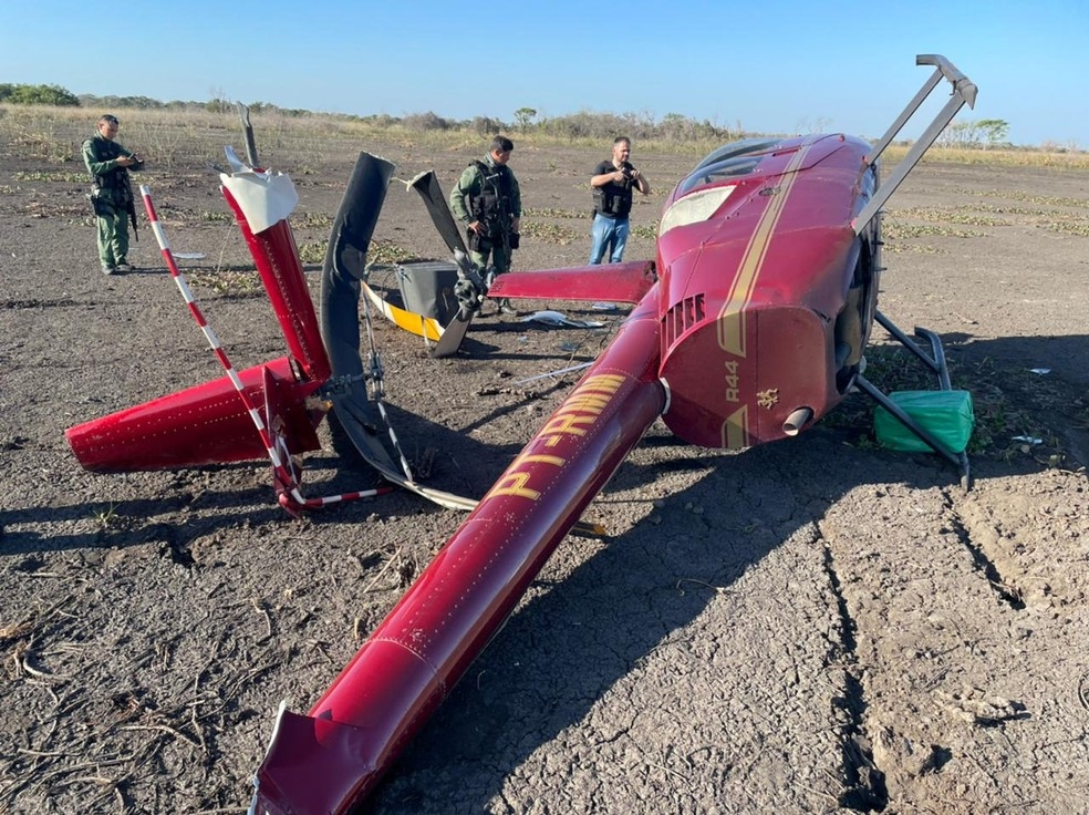 Helicóptero com 300 kg de cocaína cai em fazenda