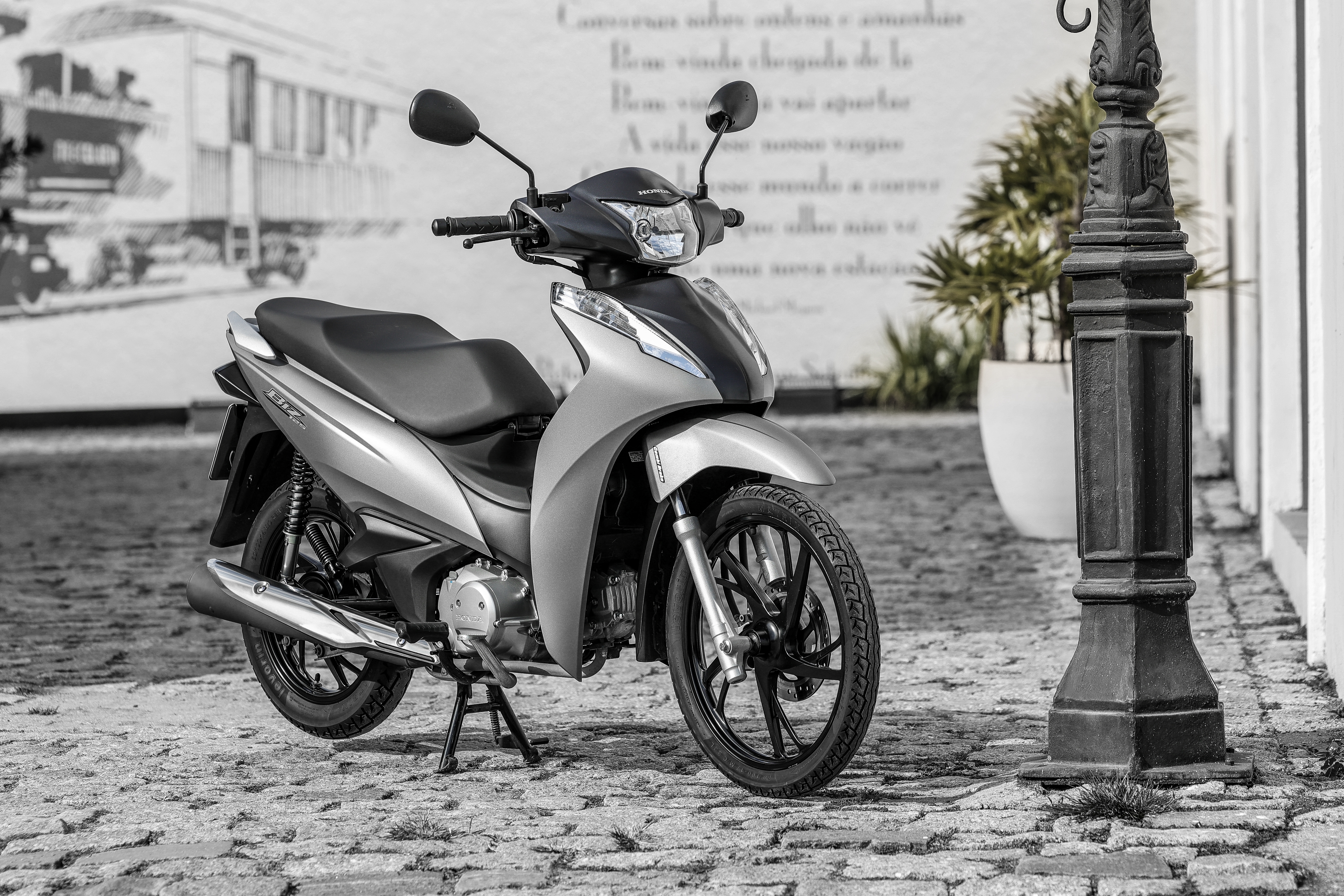 Honda Biz 125 2023 com nova cor e preço de RS 13.110,00