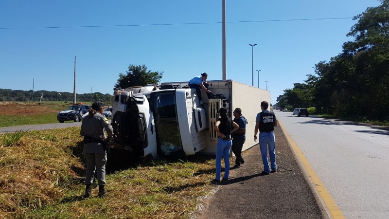 Homem rouba carga e morre em troca de tiros contra policiais em Nerópolis