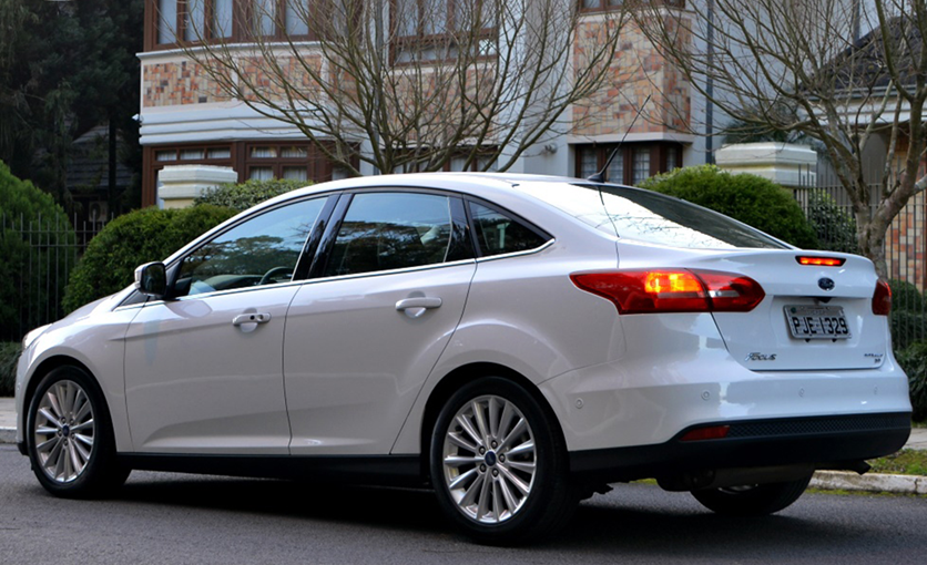 Ford reduz preços Focus Fastback e aumenta do Hatch na linha 2019