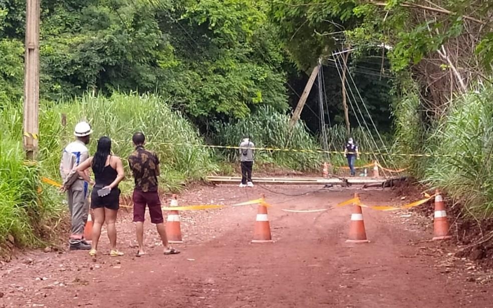 Homem encosta em fios de eletricidade e morre em Goiânia