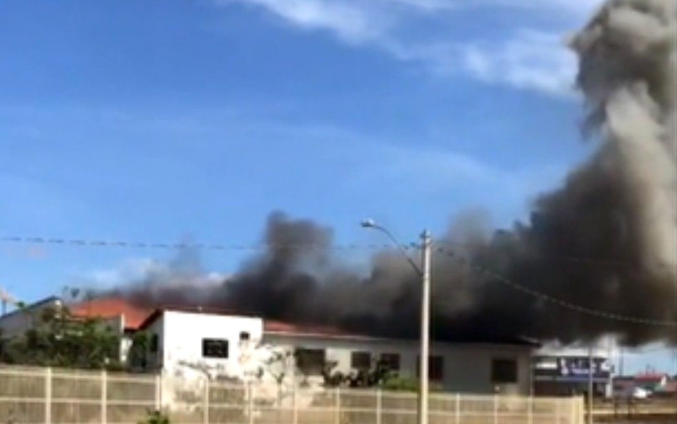 Parte de um orfanato é destruído por incêndio, em Luziânia