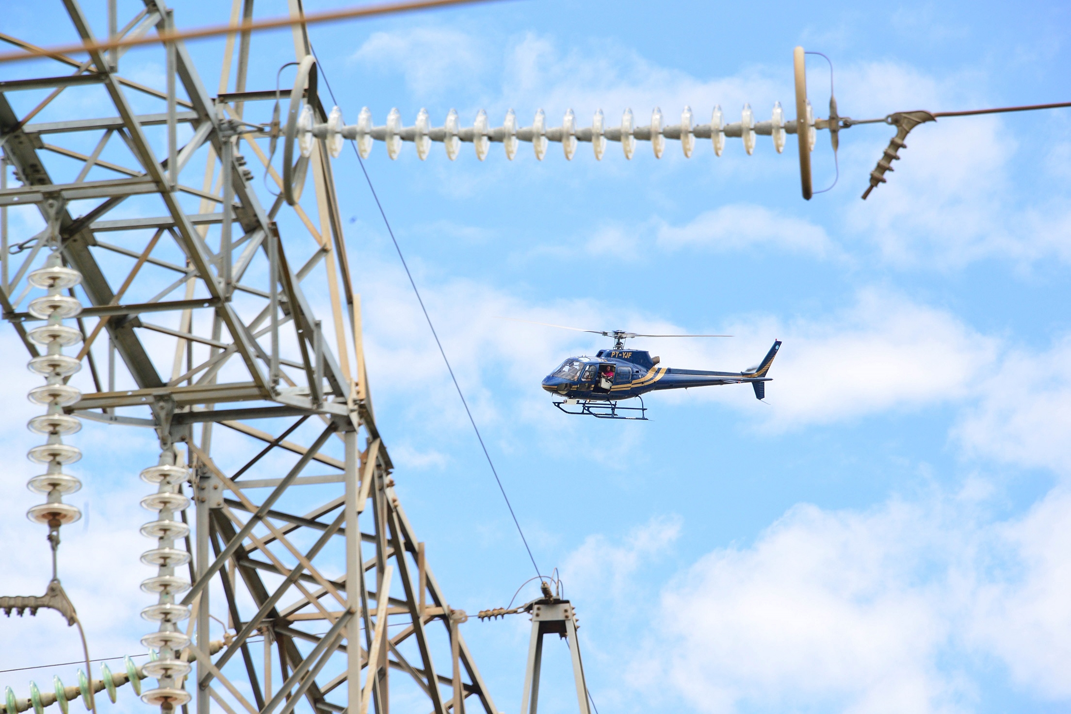 Enel moderniza inspeção da rede elétrica com uso de helicóptero