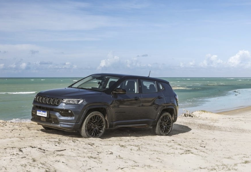 Jeep Compass 4xe faz 25,4 km/l e tem autonomia de até 927 km