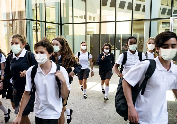 Escolas estaduais de SP voltam com aulas presenciais