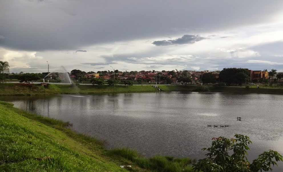 Homem morre afogado no lago municipal de Trindade