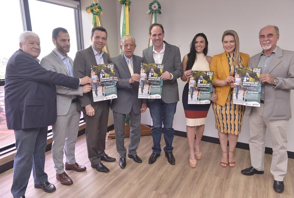 Lissauer Vieira, convida Íris para participar da 1ª Corrida de Rua da Alego