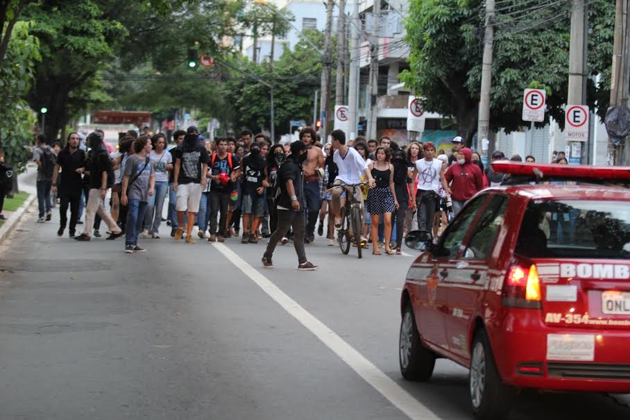 Repórteres do DM são agredidos em manifestação contra aumento da passagem